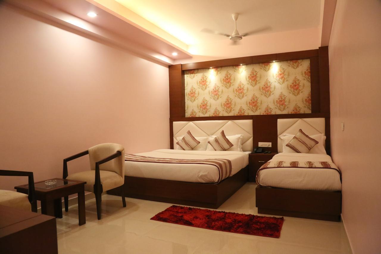 Hotel Varanasi Inn Buitenkant foto