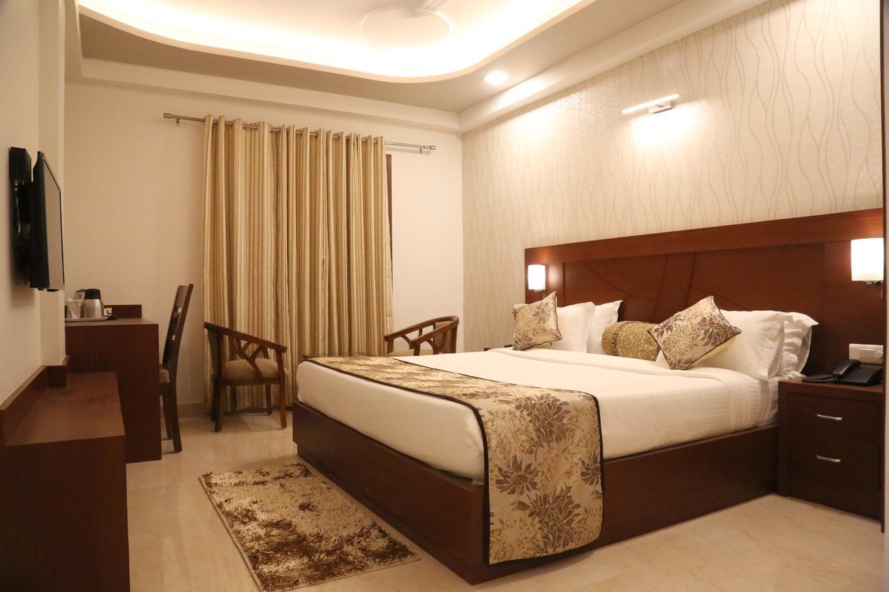 Hotel Varanasi Inn Buitenkant foto