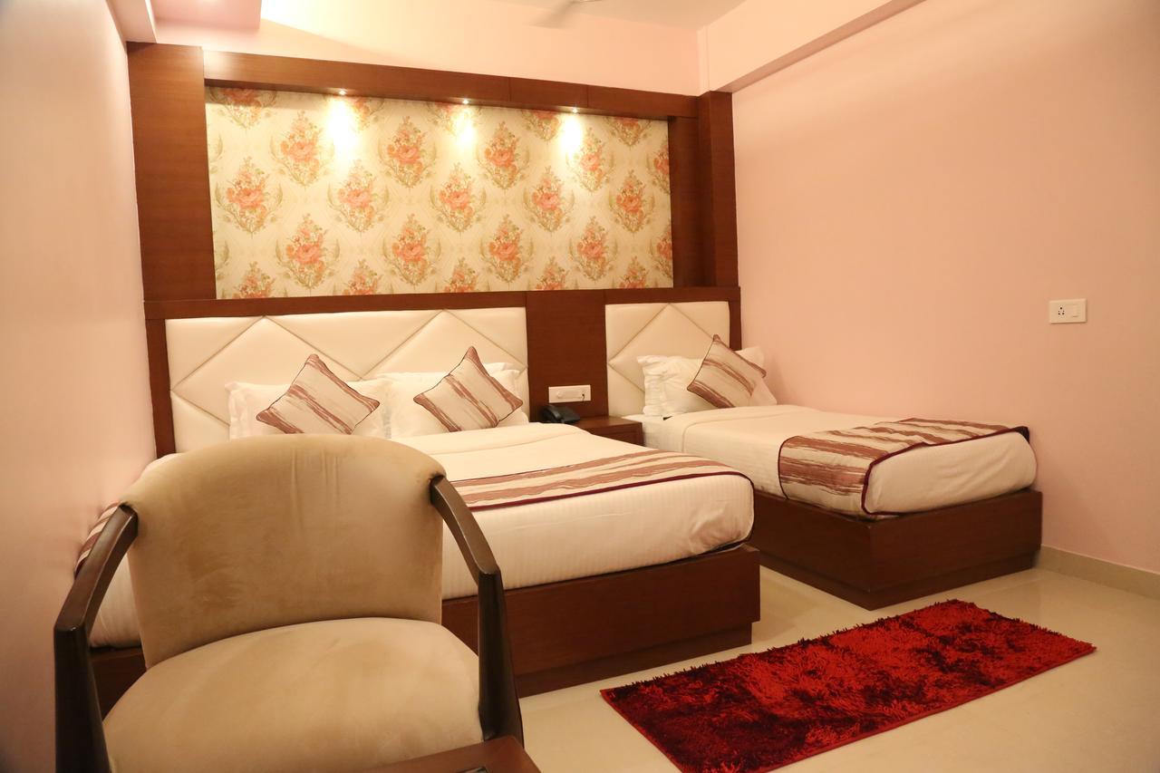 Hotel Varanasi Inn Buitenkant foto