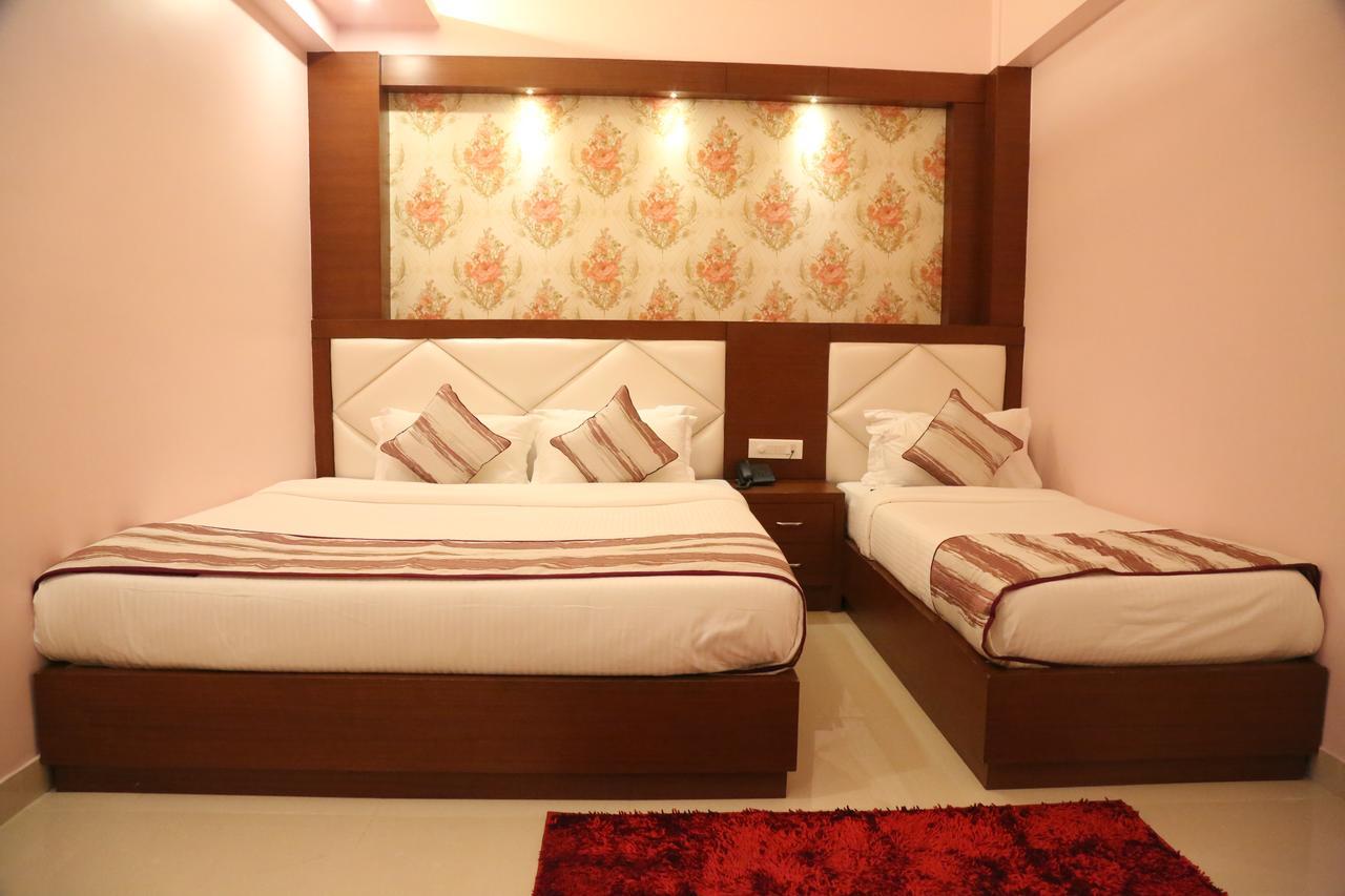 Hotel Varanasi Inn Buitenkant foto