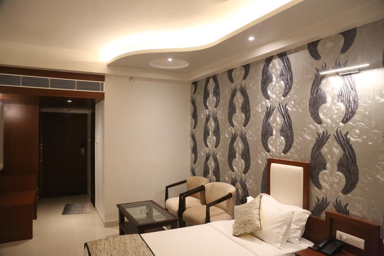 Hotel Varanasi Inn Buitenkant foto