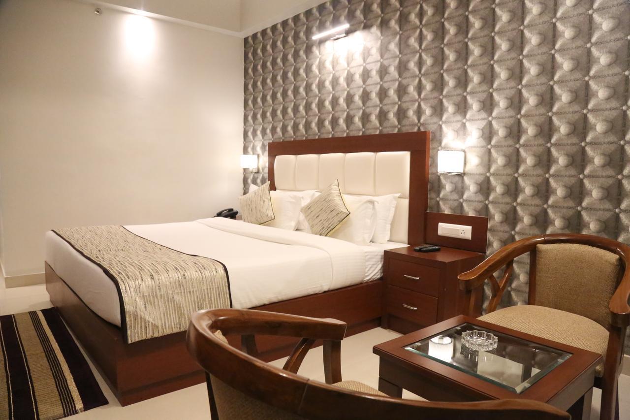 Hotel Varanasi Inn Buitenkant foto