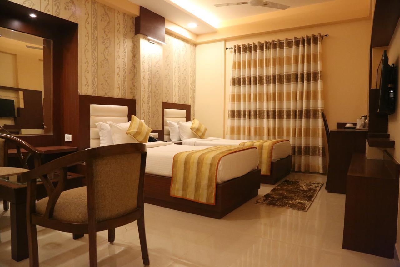 Hotel Varanasi Inn Buitenkant foto