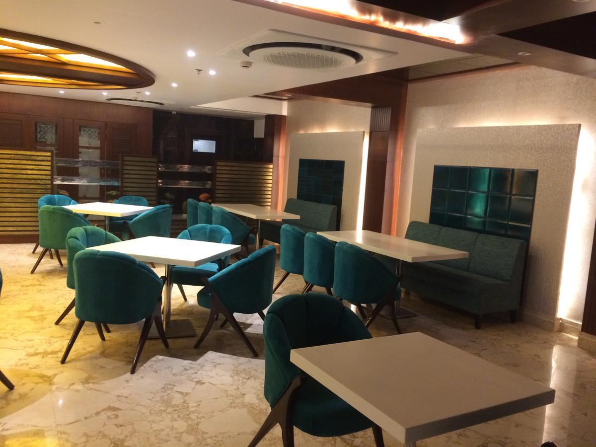 Hotel Varanasi Inn Buitenkant foto