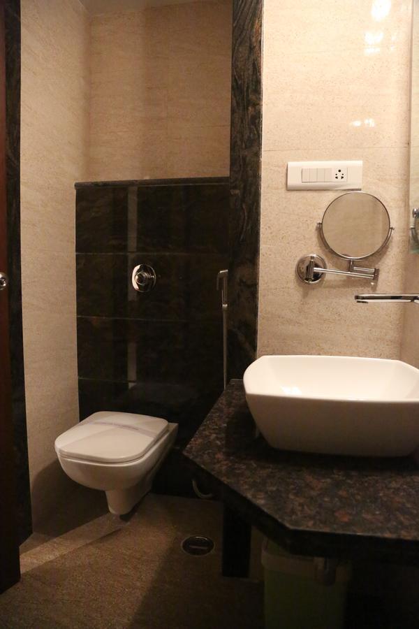 Hotel Varanasi Inn Buitenkant foto