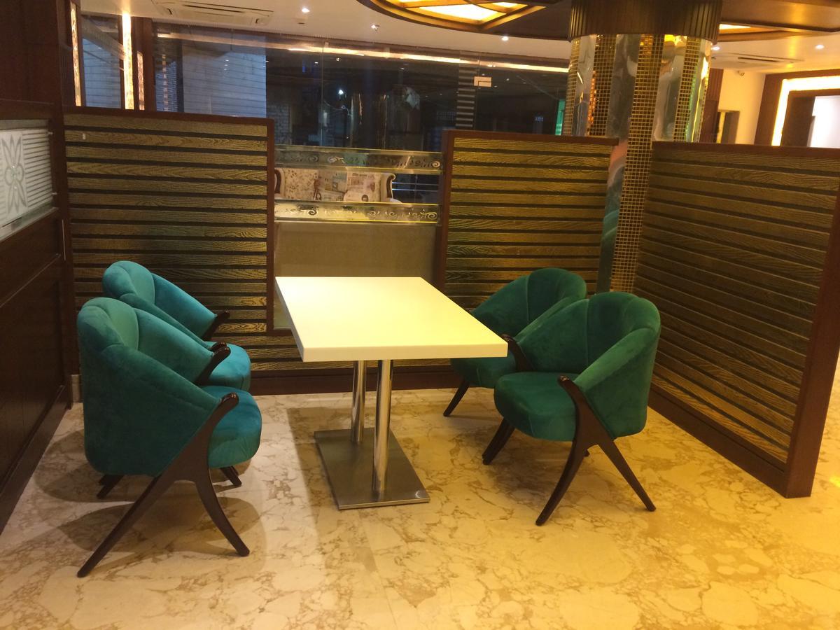 Hotel Varanasi Inn Buitenkant foto