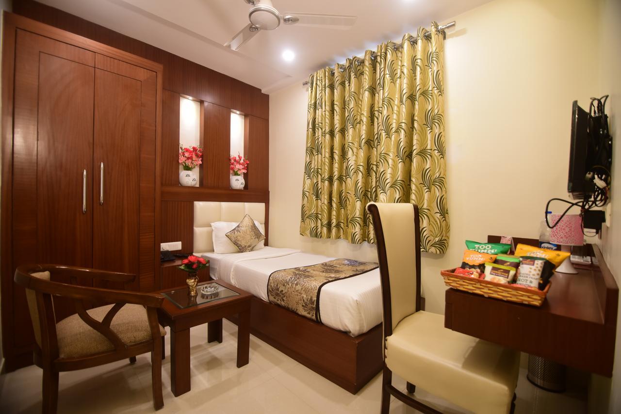 Hotel Varanasi Inn Buitenkant foto