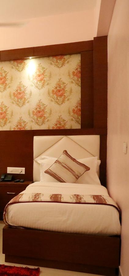 Hotel Varanasi Inn Buitenkant foto